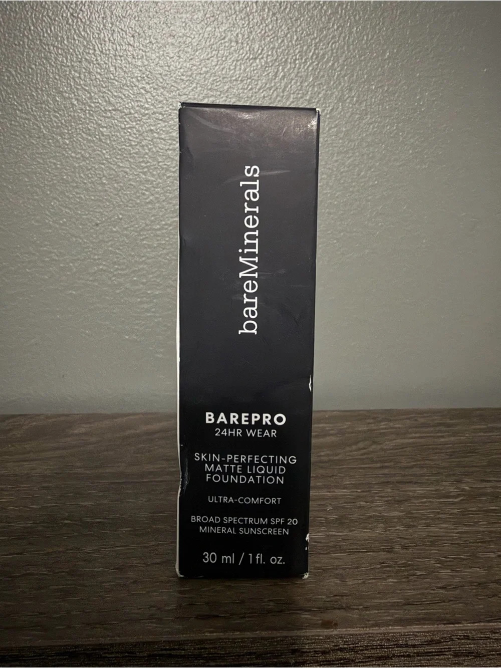 bareMinerals BAREPRO Matte Liquid Foundation -Light Warm 21